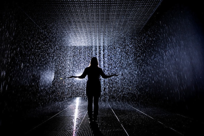 "Сухой" дождь на выставке в Лондоне (фото 3)