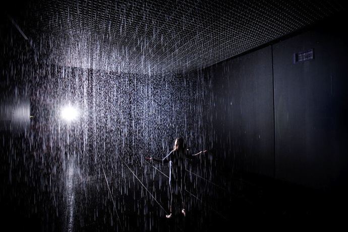 "Сухой" дождь на выставке в Лондоне (фото 8)