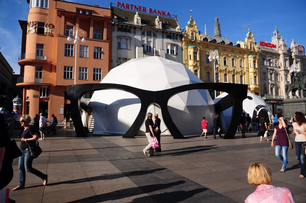 Инсталляция в центре хорватского Загреба (фото 4)