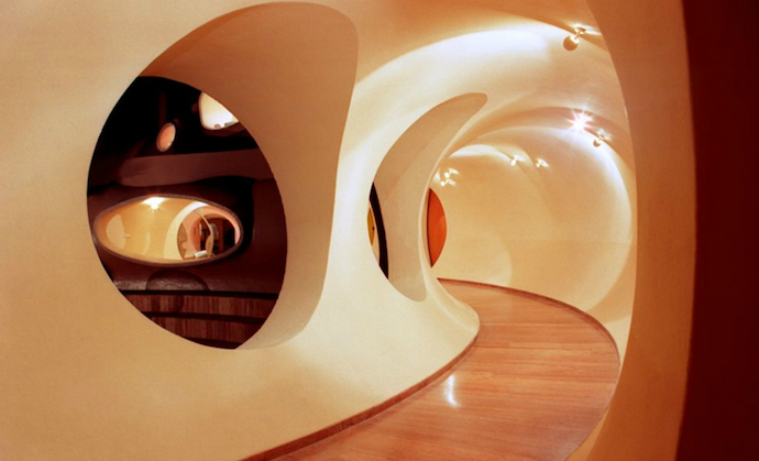 Футуристичный дом Пьера Кардена (фото 8)