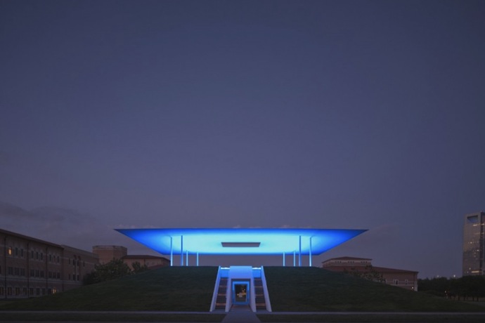 Светодиодная пирамида Джеймса Таррелла (фото 1)