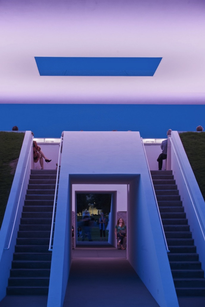 Светодиодная пирамида Джеймса Таррелла (фото 3)