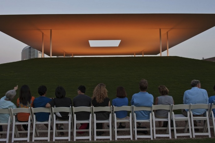 Светодиодная пирамида Джеймса Таррелла (фото 4)