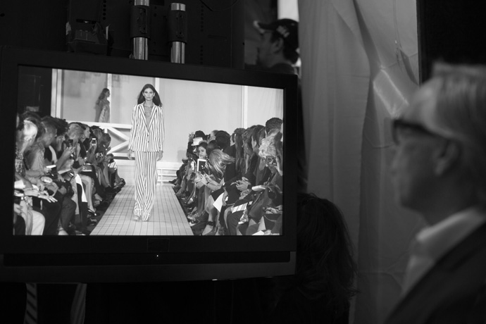 Скотт Шуман за кулисами показа Tommy Hilfiger (фото 9)