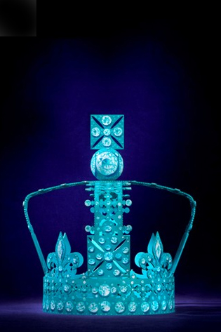 Короны дизайнеров к "бриллиантовому юбилею" (фото 6)