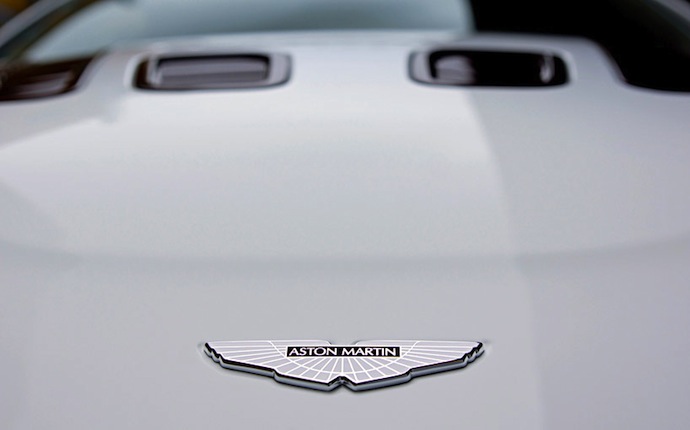 Новый Aston Martin V12 Vantage (фото 9)