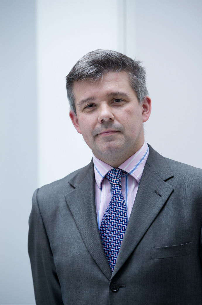 Интервью Buro 24/7: Марк Изатт (фото 7)