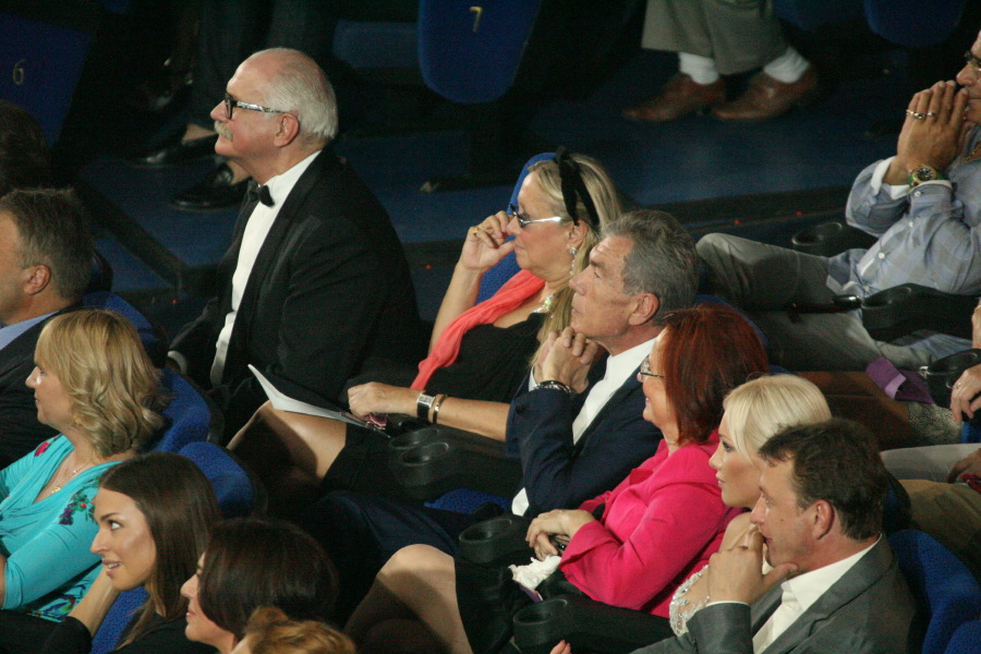 Шапито-шоу на закрытии 33-го ММКФ (фото 21)