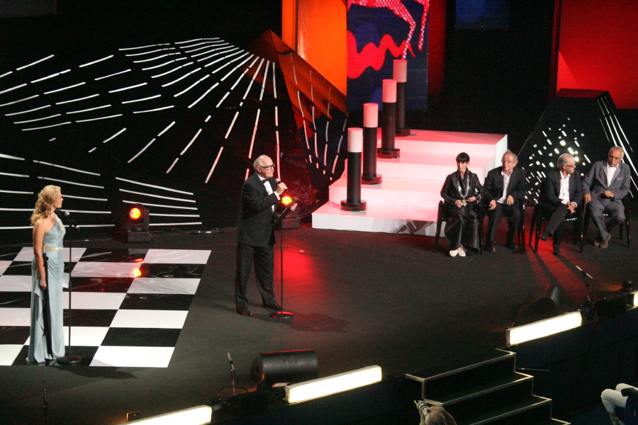 Шапито-шоу на закрытии 33-го ММКФ (фото 29)