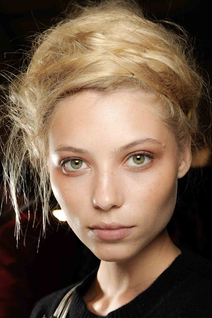 Прически весны: цвет и форма (фото 2)