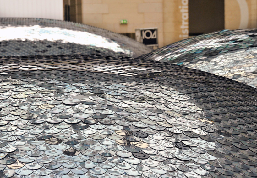 Металлические дюны из 65 000 дисков (фото 5)