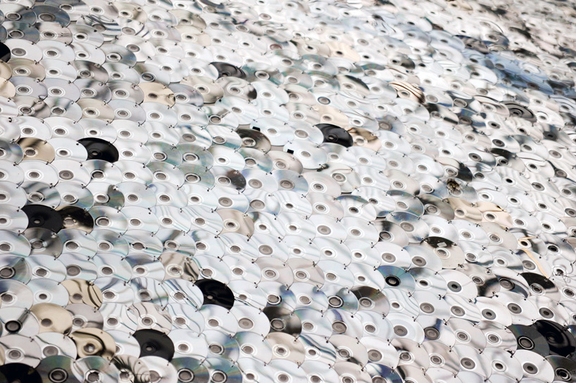 Металлические дюны из 65 000 дисков (фото 6)