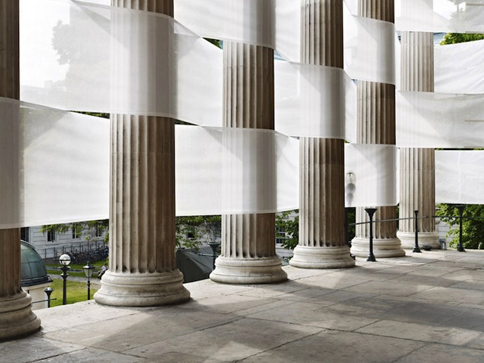 "Плетеные" колонны в центре Лондона (фото 5)