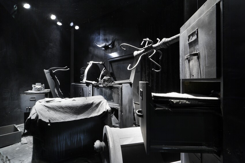 Лучшие витрины мира: Barney's feat. Louboutin (фото 4)