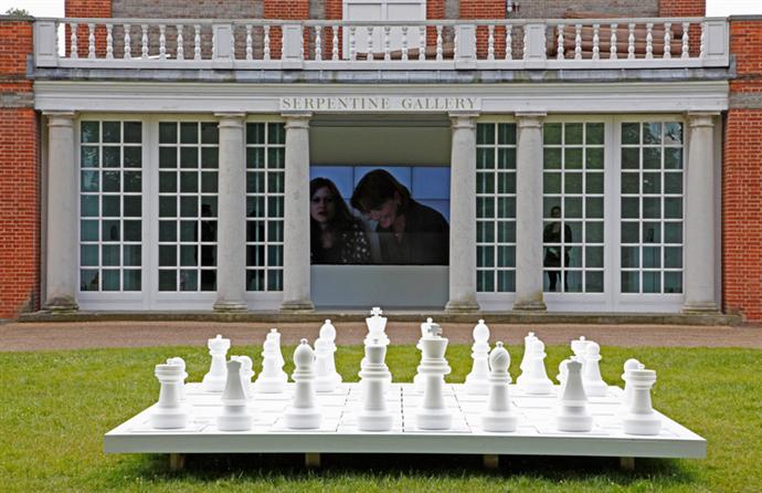 Йоко Оно в галерее Serpentine (фото 4)