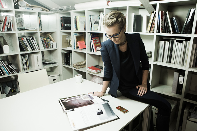 Editor journal. слово редактора в журнале. главный редактор журнала. Cell reports medicine журналы в стопке. профессия журналист-редактор это.