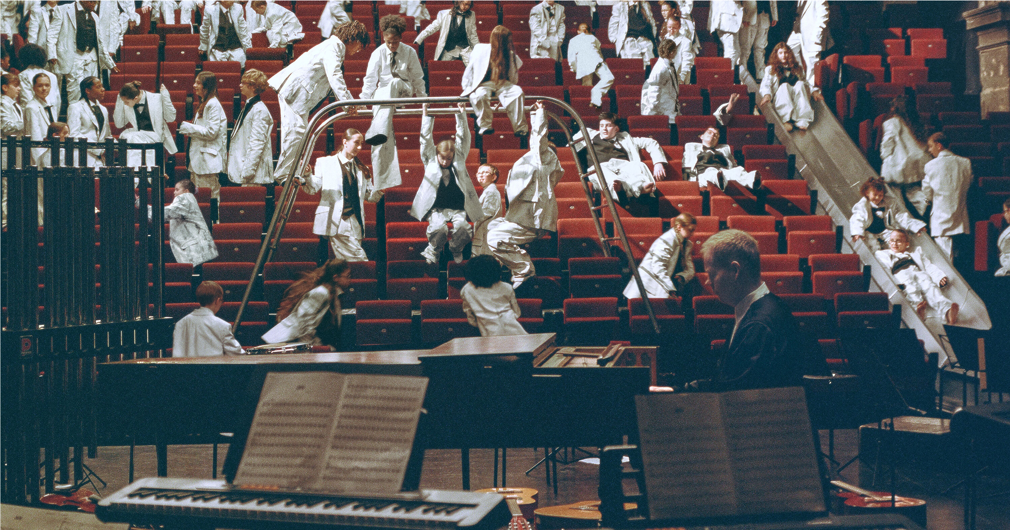 Maison Margiela снял фильм Joy с Максом Рихтером для коллекции весна-лето 2026