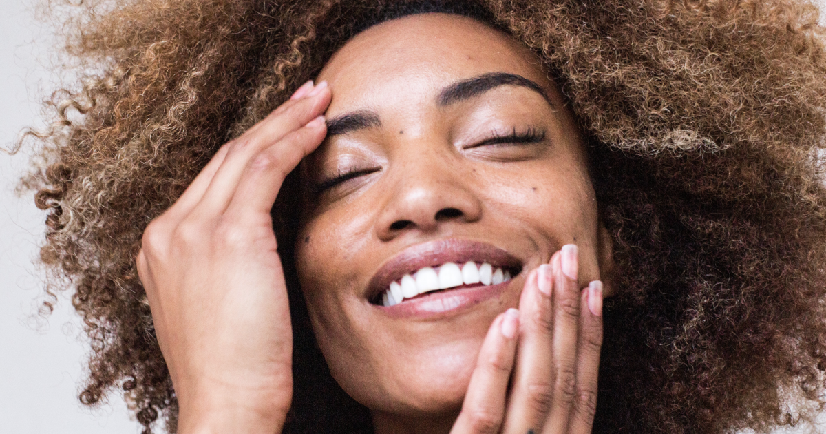 Вопрос косметологу: что делать, если кожа очень сильно шелушится? | BURO.