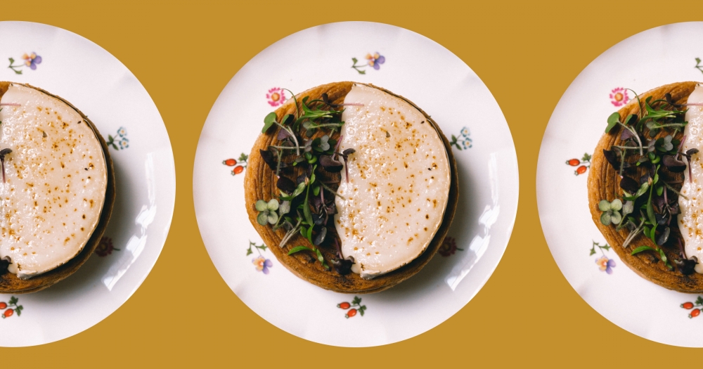 ​​Новости ресторанов: даниш с кремом из арахиса и хурмой, открытие новоорлеанского поп-ап проекта и другие идеи на 14 февраля