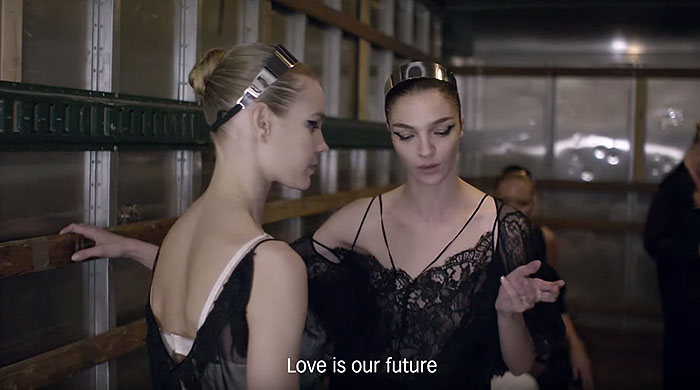 О любви и смысле жизни: видеоверсия кампании Givenchy
