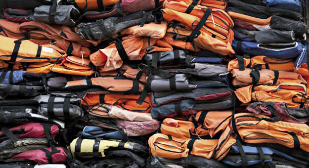 3 500 спасательных жилетов в новой инсталляции Ай Вэйвэя