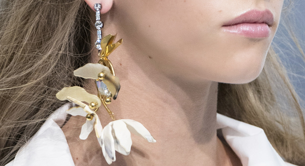 Большие серьги — тренд поколения селфи