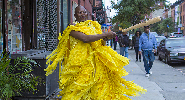 Блестящая пародия на клипы Бейонсе в сериале «Несгибаемая Кимми Шмидт»