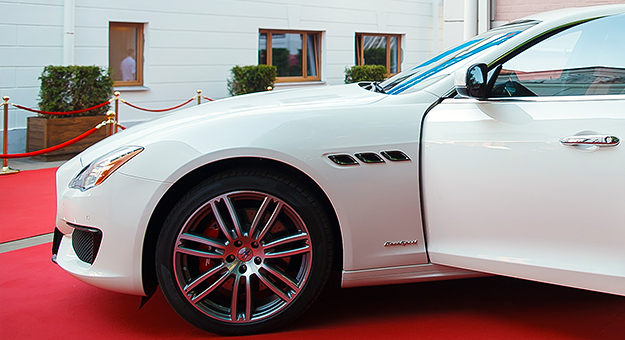 Новые модели Maserati показали в саду посольства Италии