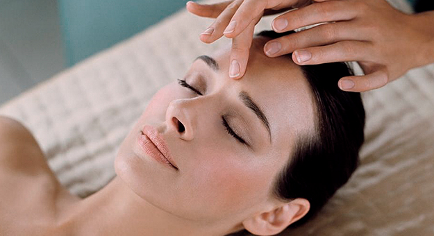 От пластического до лечебного: все о массаже лица