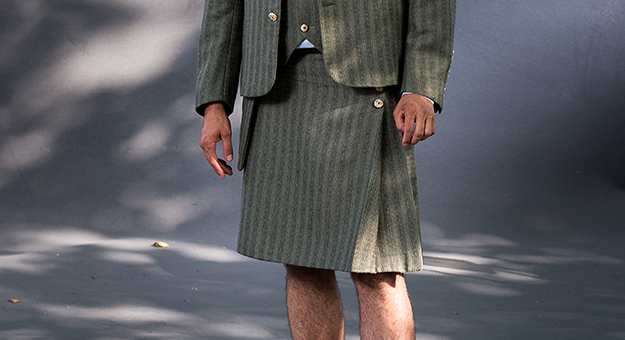 Мужчины в юбках: зачем бойкотируют европейцы