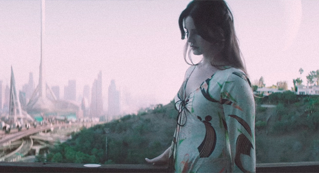 Лана Дель Рей сняла клип в городе будущего