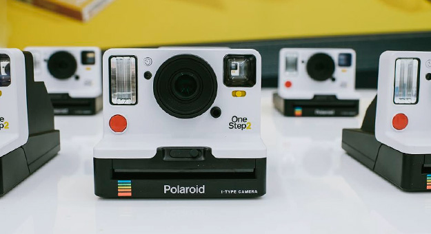 Polaroid 1970-х перевыпустили с USB-зарядкой, вспышкой и таймером