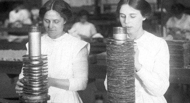 Женщины будут зарабатывать меньше мужчин еще 217 лет