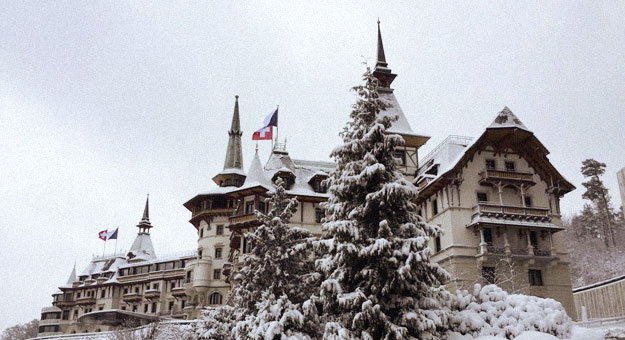 Фондю и баварский керлинг: чем заняться в отеле-замке The Dolder Grand