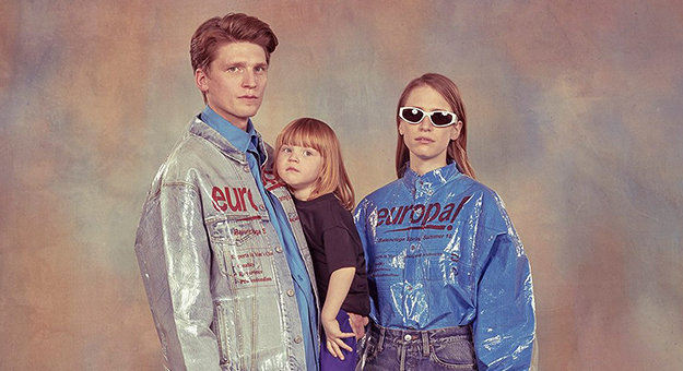 Balenciaga снял семейную рекламную кампанию