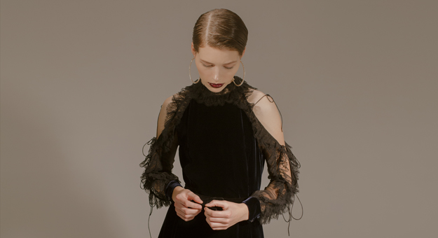 Как носить бархатные вещи: 4 образа