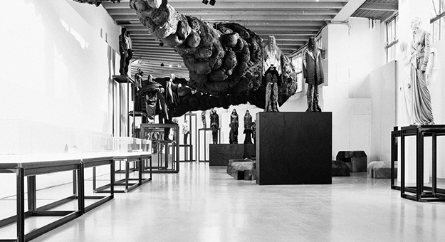 Рик Оуэнс открывает выставку в Милане