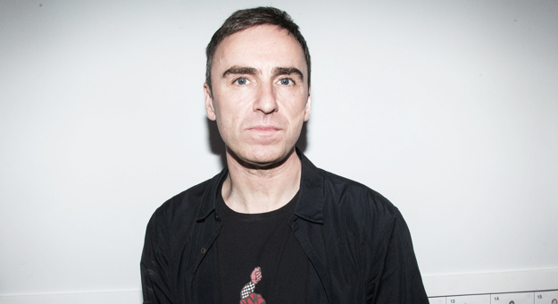 Раф Симонс приглашает вашу семью сняться для Calvin Klein