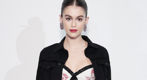 Uniqlo и V Magazine взяли Кайю Гербер в «Инициативный класс 2018 года»