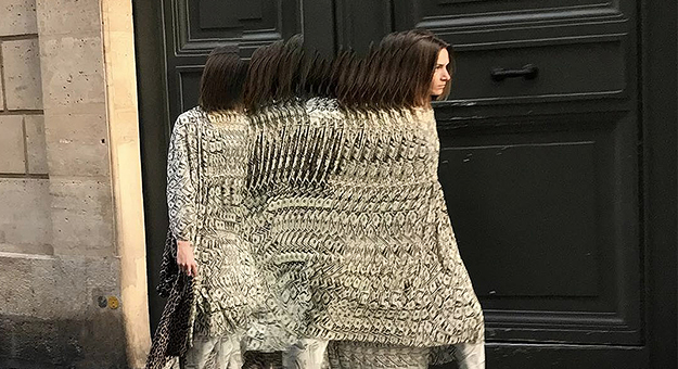 Модель-сороконожка гуляет по Парижу в кампании Balenciaga