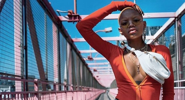 Рианна катается по пустыне на мотоцикле в новой кампании Fenty x Puma