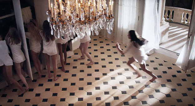 Тайная вечеринка моделей в новом видео Saint Laurent