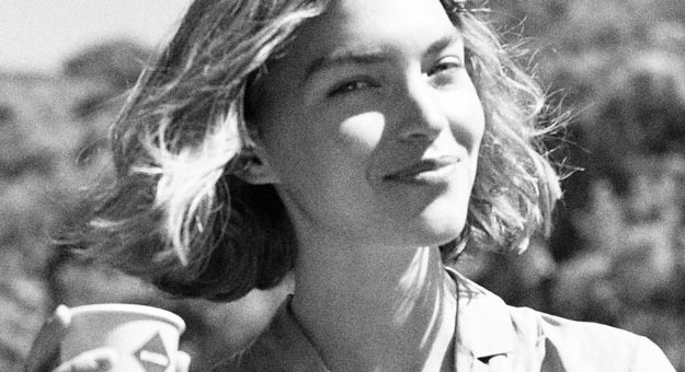 «Мне важно носить одежду, которая не причиняет вреда моему здоровью и окружающей среде» — интервью с Аризоной Мьюз