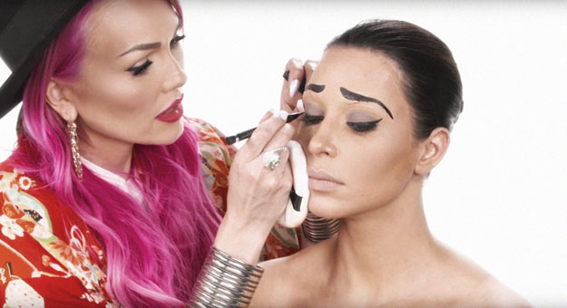 Ким Кардашьян перевоплотилась в принцессу Жасмин в новом бьюти-тьюториале