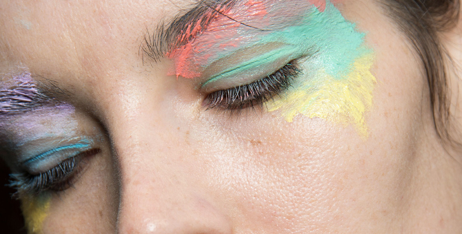 Тренд: акварель или tie-dye на веках