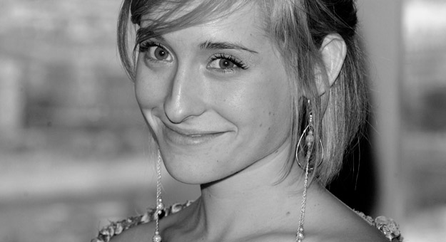 Актрису Эллисон Мэк подозревают в организации секс-культа