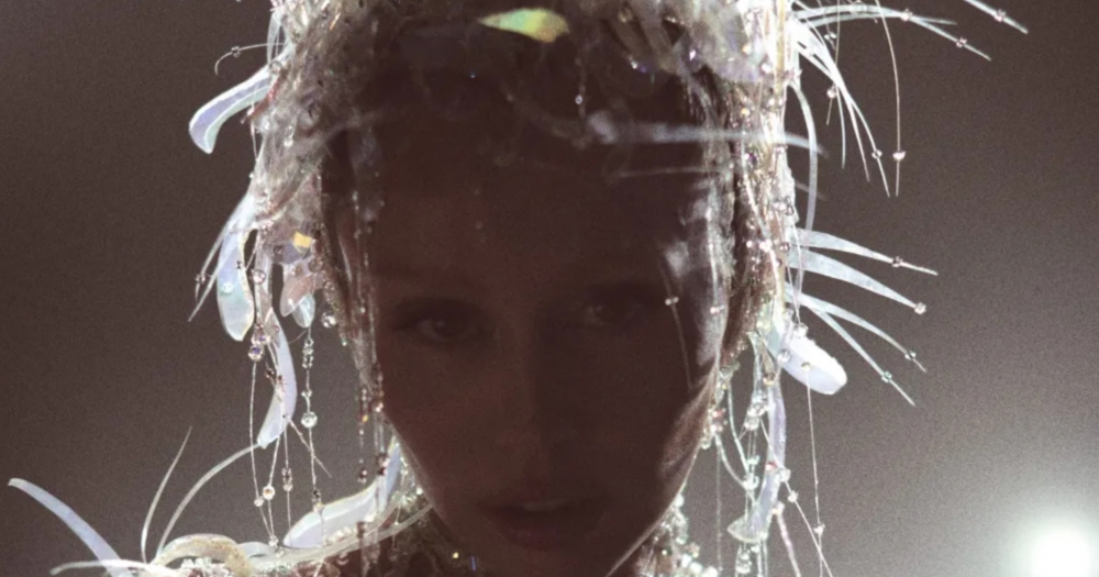 Майли Сайрус выпустила сингл «End Of the World»