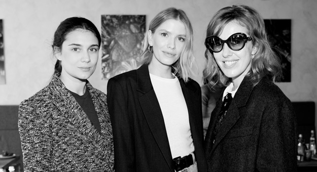 Елена Перминова собрала друзей на безглютеновом завтраке