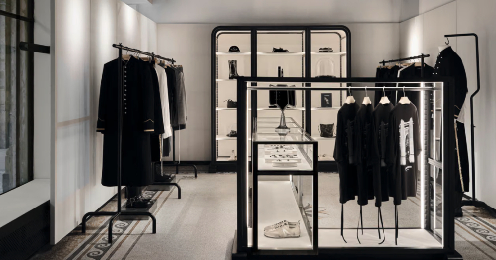 Ann Demeulemeester открыл бутик в парижском дворце