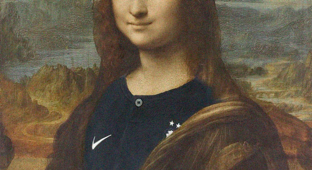 «Мона Лиза» примерила форму сборной Франции в честь победы на чемпионате мира по футболу